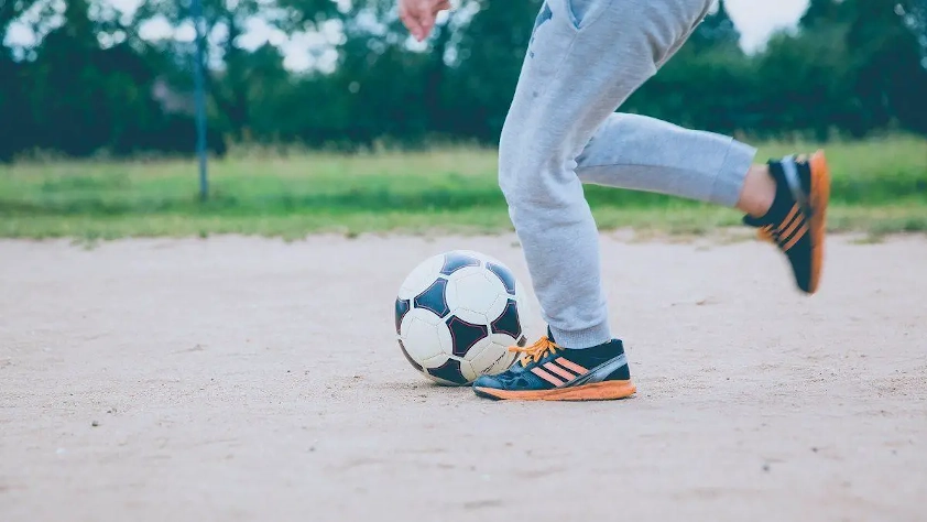 Simple Football Training Drills to Train on Your Own